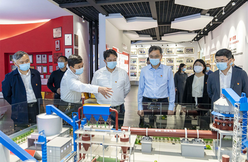 南通市委常委、組織部部長封春晴率隊赴江蘇鵬飛集團調(diào)研